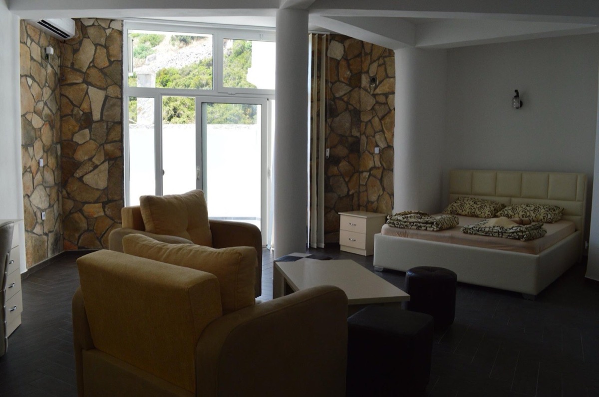 Azura Bay suite room with jacuzzi and panoramic sea and mountain view